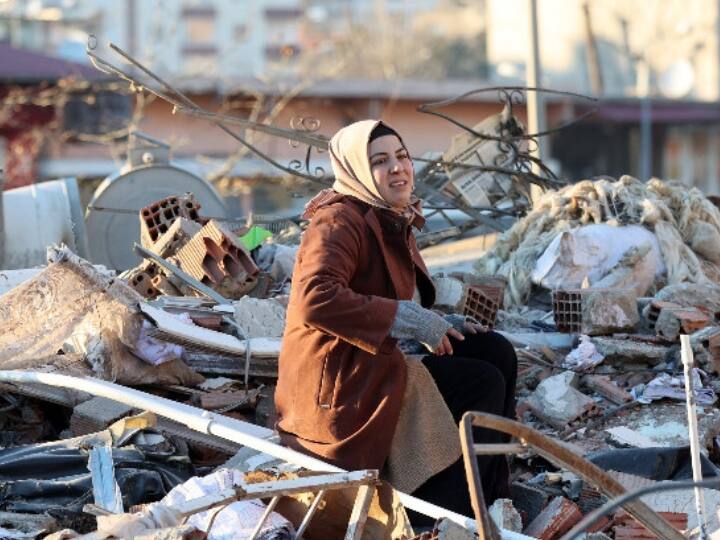 Turkiye Earthquake: भूकंप से तबाही के बीच तुर्किए में लोगों ने ली एयरपोर्ट पर शरण! वीआईपी लाउंज में सोते दिखे पीड़ित Turkiye Earthquake people took shelter at airport amidst devastation Victims seen sleeping in VIP lounge Turkiye Earthquake: भूकंप से तबाही के बीच तुर्किए में लोगों ने ली एयरपोर्ट पर शरण! वीआईपी लाउंज में सोते दिखे पीड़ित