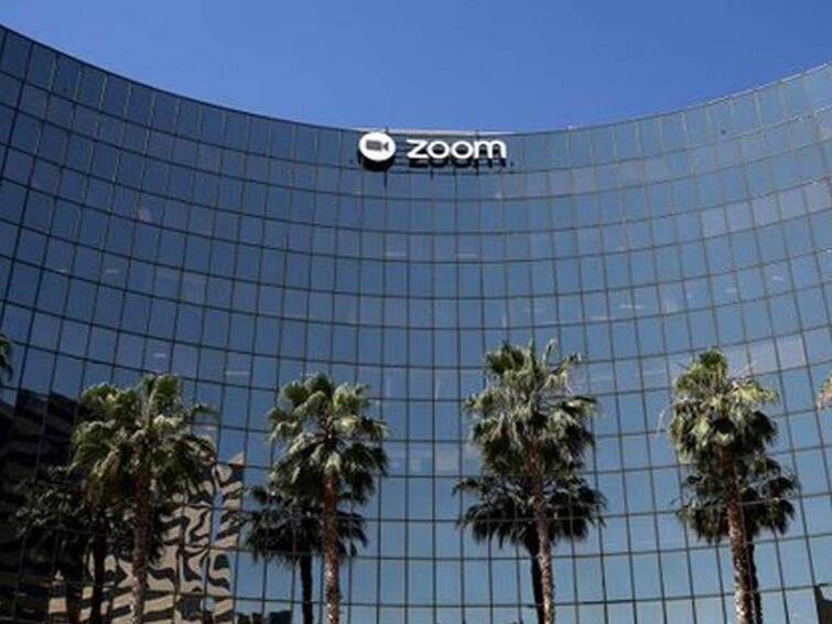 Communications technology company Zoom will lay off about 1,300 employees, about 15 percent of its workforce, according to Zoom Chief Executive Officer Eric Yuan. Zoom Layoff: திடீரென வந்த மெயில்...! ஆஃபருடன் 1,300 பேரை பணி நீக்கம் செய்யும் ஜூம் நிறுவனம்.. அதிர்ச்சியில் ஊழியர்கள்!