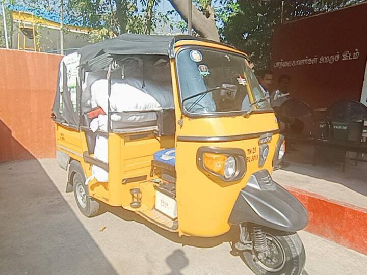 Tiruvannamalai news:  District Collector office temporary night watchman and auto driver arrested for stealing free Pongal Vetti sarees TNN Tiruvannamalai: இலவச பொங்கல் வேட்டி, சேலைகளை ஆட்டோவில் திருடிய இரவு காவலாளி