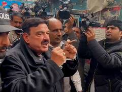 हाथों में बेड़ियां, मुंह में सिगार... अदालत में पेशी के वक्त ऐसे नजर आए PAK के पूर्व मंत्री शेख रशीद- VIDEO