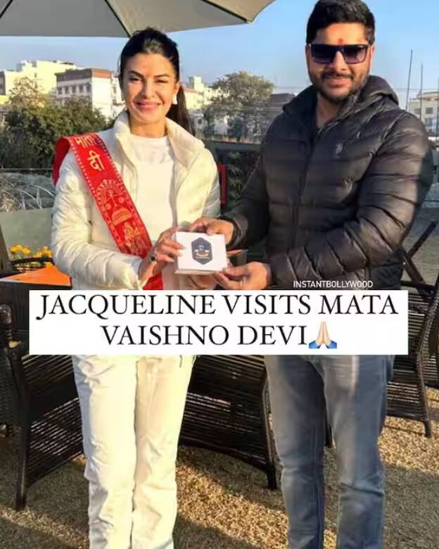 ਇੰਸਟੈਂਟ ਬਾਲੀਵੁੱਡ ਦੀਆਂ ਇਨ੍ਹਾਂ ਤਸਵੀਰਾਂ 'ਚ ਤੁਸੀਂ ਦੇਖ ਸਕਦੇ ਹੋ ਕਿ ਜੈਕਲੀਨ ਫਰਨਾਂਡਿਸ ਮੰਦਰ ਕੰਪਲੈਕਸ 'ਚ ਸੰਗਤ ਨਾਲ ਮੁਲਾਕਾਤ ਕਰਦੀ ਨਜ਼ਰ ਆ ਰਹੀ ਹੈ।