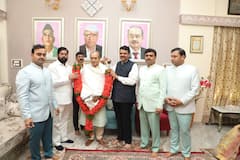 Maharashtra News: आप्पासाहेब धर्माधिकारींना 'महाराष्ट्र भूषण'; मुख्यमंत्री-उपमुख्यमंत्र्यांनी निवासस्थानी जाऊन घेतली भेट