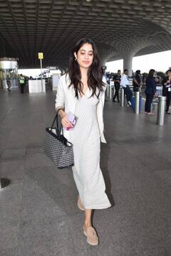 Janhvi Kapoor Bag Cost: सिंपल से आउटफिट पर जाह्नवी कपूर ने कैरी किया लाखों का बैग, डिजाइनर ब्राइडल लहंगे जितनी हैं इस पर्स की कीमत..