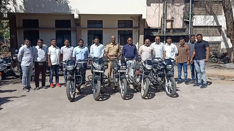 maharashtra news nashik news Motorcycle thieves arrested by Dhule police Dhule Crime : मध्यप्रदेशात चोरी; धुळ्यात नातेवाईकांकडे मुक्काम, पोलिसांनी आवळल्या मुसक्या 