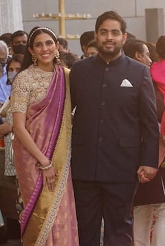 Akash Ambani Shloka Mehta Age: बेटे आकाश से उम्र में कितनी बड़ी हैं अंबानी परिवार की बड़ी बहू श्लोका मेहता? सामने आई जानकारी