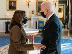 Viral Joe Biden Sticker: अरे..ये क्या जो बाइडेन और कमला हैरिस की तस्वीर तालीबान की गाड़ी पर? क्या है माजरा