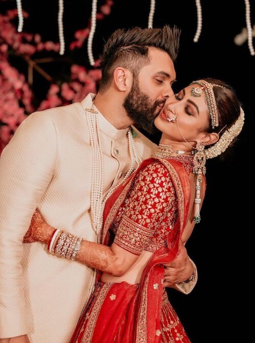 Sidharth-Kiara Wedding: सिद्धार्थ-कियारा ही नहीं बॉलीवुड के इन सेलेब्स ने भी अपनी शादी में किया है एक-दूसरे को किस