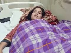 बरेली में पुलिस ने महिला को छत से फेंका, आधी रात तोड़ दिया घर का दरवाजा, अब दे रही सफाई