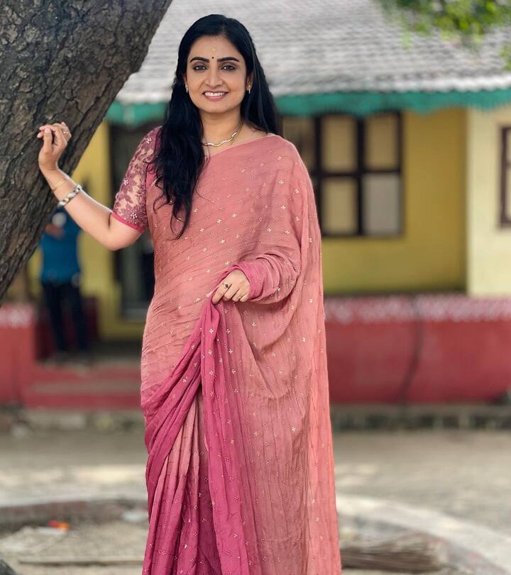 முந்தானை முடிச்சு, பூவிழி வாசலிலே, காதல் பரிசு போன்ற படங்களில் குழந்தை நட்சத்திரமாக நடித்துள்ளார்.