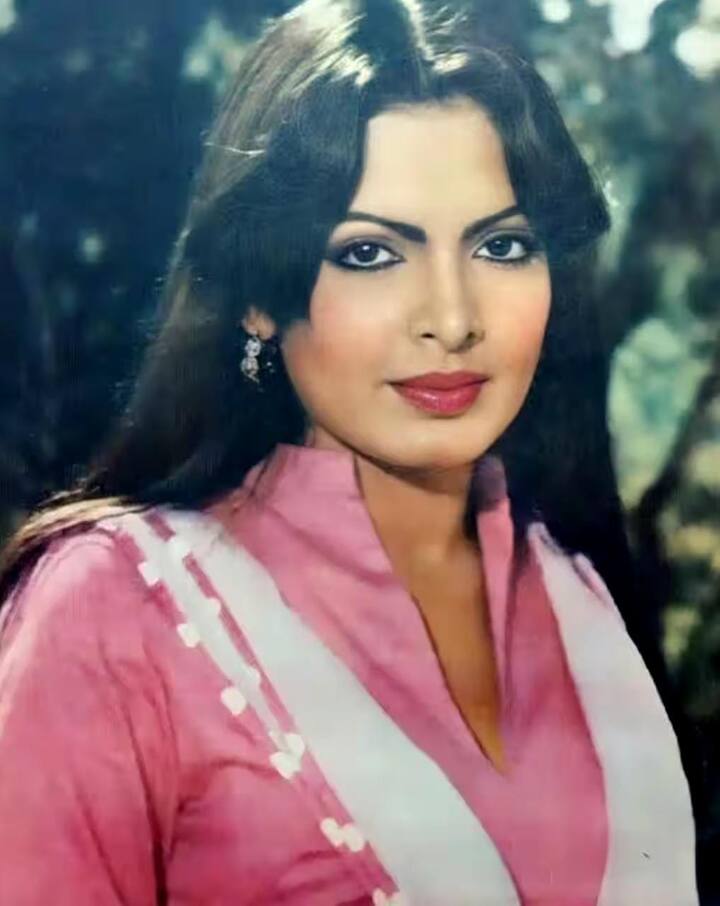 अगर हम परवीन बाबी (Parveen Babi) की बात करें तो उन्होंने 70 के दशक में अपने करियर को काफी बेहतर बना लिया था. लेकिन 1983 में वह फिल्मी दुनिया से पूरी तरीके से गायब ही हो गई. बाद में 2005 में एक्ट्रेस का उनके फ्लैट में ही निधन हो गया. (Photo- Instagram)