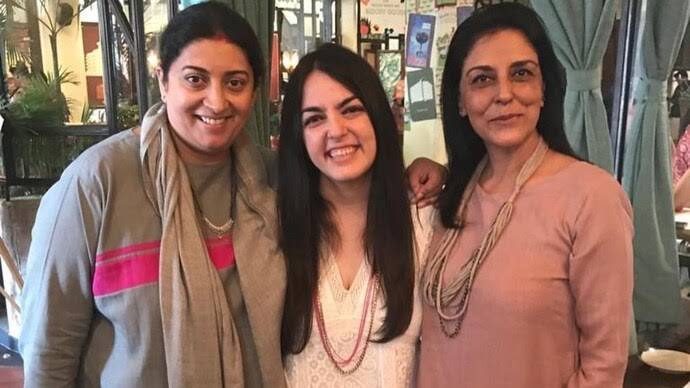 बेटी की शादी के लिए स्मृति ईरानी (Smriti Irani) बुधवार नागौर जिले के खीमसर फोर्ट पहुंची हैं. पूर्व खेल मंत्री गजेंद्र सिंह खींवसर ने जोधपुर पहुंचकर केंद्रीय मंत्री को एस्कॉर्ट किया. जिसके बाद जोधपुर से सड़क मार्ग से होते हुए वह खीमसर फोर्ट पहुंचीं. (Photo- Instagram)