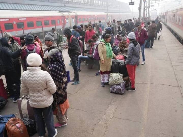 कोणतीही जागा रिक्त असल्यास, टीसी तुमच्याकडून दोन्ही वर्गांच्या प्रवासाच्या तिकिटांचा फरक घेऊन तुम्हाला स्लीपर क्लासचे तिकीट देईल. कोणतीही सीट रिकामी नसल्यास पुढील स्थानकापर्यंत प्रवास करण्याची परवानगी दिली जाईल.