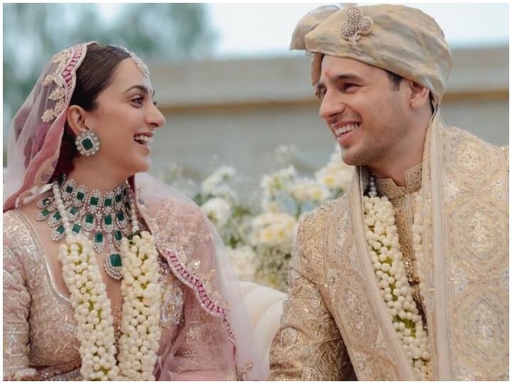 बता दें कि सिड-कियारा की शादी की चर्चा है. बॉलीवुड के तमाम सेलेब्स भी उन्हें सोशल मीडिया पर शादी की बधाई दे रहे हैं.