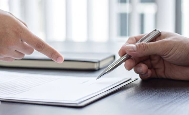 ভারতীয়দের জন্য প্রথম বিমা সংস্থার পত্তন ঘটে ১৮৭০ সালে। নাম ছিল, বম্বে মিউচুয়াল লাইফ অ্যাসিওর্যান্স সোসাইটি। সেই সময় স্বদেশপ্রেম, জাতীয়তাবাদের আবেগ ছড়িয়ে পড়েছে জনমনে। ১৮৯৬ সালে ভারত ইনস্যুর্যান্স কোম্পানি গড়ে ওঠে। এর পর ১৯০৫ থেকে ১৯০৭ সালের মধ্যে আরও একাধিক বিমা সংস্থার পত্তন হয়।