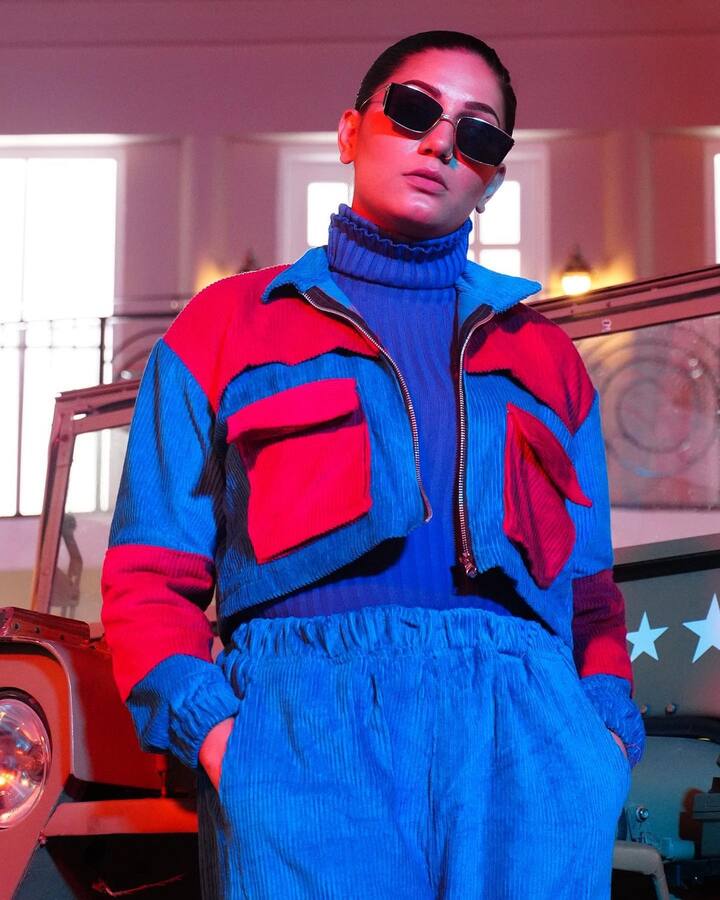 सपना चौधरी ने हाल ही में अपनी खूबसूरत फोटोज शेयर की हैं. इन तस्वीरों में सपना का बिल्कुल हटके अंदाज नजर आ रहा है.