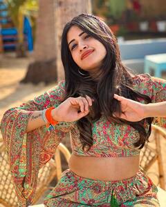 Sravanthi Chokarapu: బుంగమూతి పెట్టిన స్రవంతి చొక్కారపు ఎందుకో మరి!