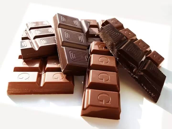 health-care-tips-know-health-benefits-of-chocolate Chocolate Day 2023 : नात्यात गोडवा वाढवणारं चॉकलेट आरोग्यासाठी गुणकारी; पाहा फायदे