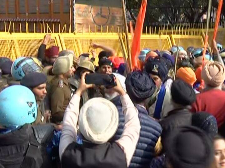 Sikh prisoners release protest in Chandigarh clashes between police and protesters ANN Chandiagrh Protest: चंडीगढ़ में बंदी सिखों की रिहाई को लेकर उग्र प्रदर्शन, पुलिस के साथ प्रदर्शनकारियों की झड़प, गाड़ी में तोड़फोड़