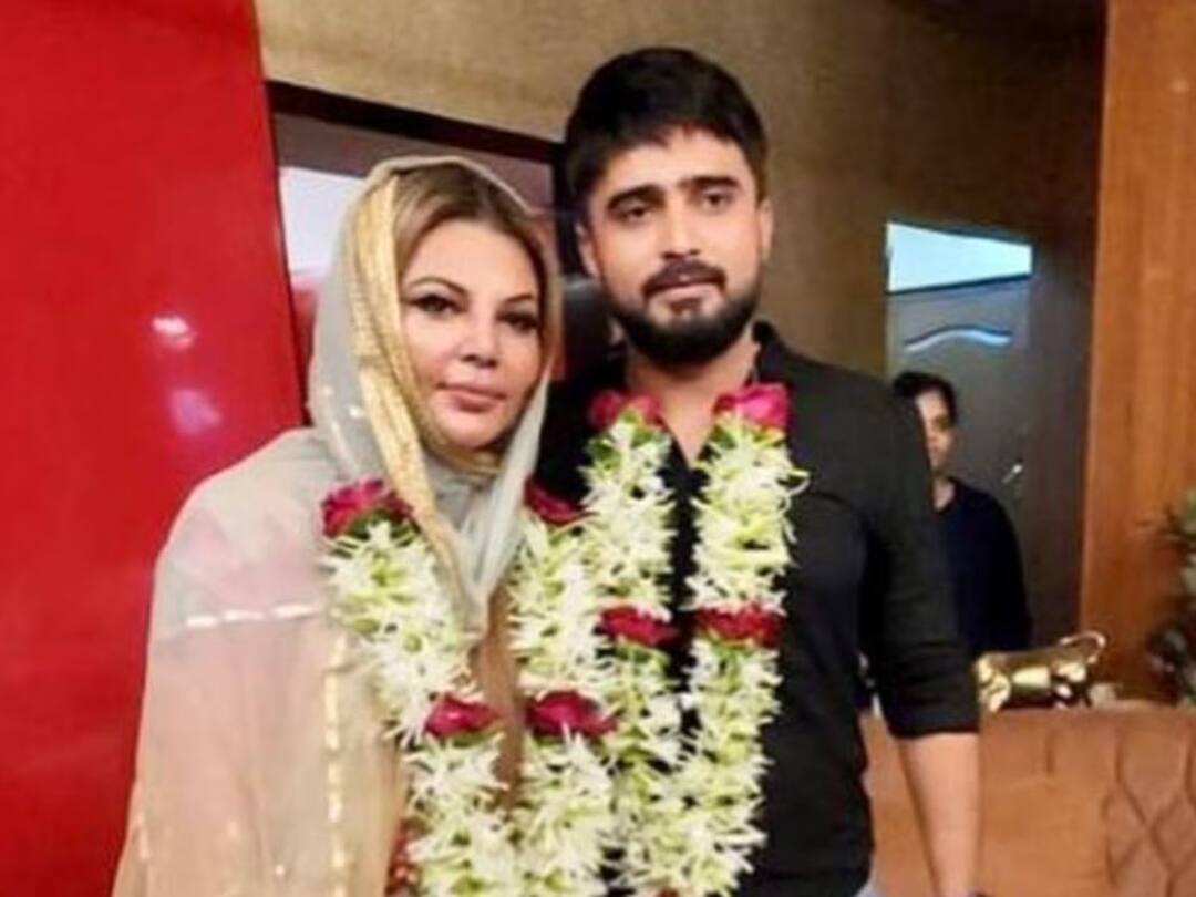 rakhi sawant husband Adil Durrani has been sent to judicial custody Rakhi sawant-Adil Khan Durrani : राखीचा पती आदिल दुर्रानीला कोर्टाने सुनावली न्यायालयीन कोठडी