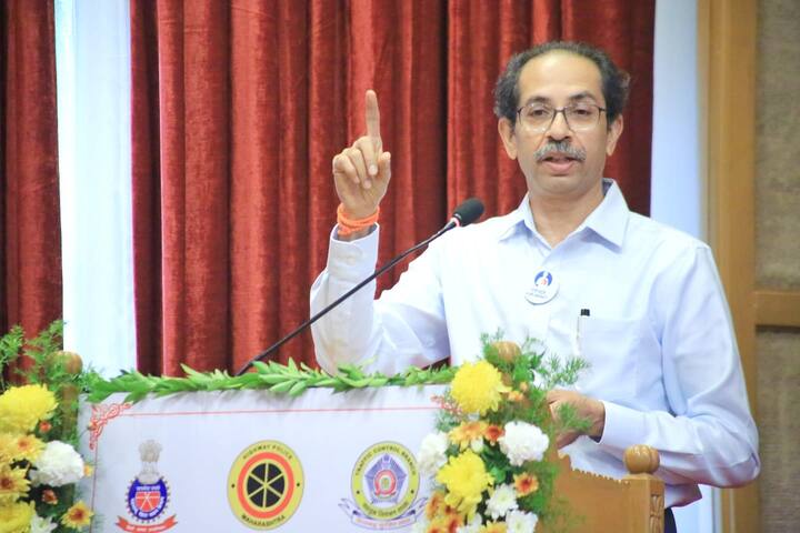 निवडणूक आयोगानं सांगितलेल्या सर्व बाबींची पूर्ता आम्ही केली आहे. तरीही आमच्या शपथपत्रावर आक्षेप घेतल्याचे उद्धव ठाकरे म्हणाले.