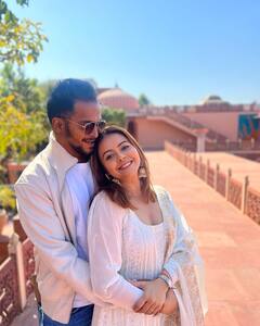Devoleena Romantic Photos: टीवी की 'गोपी बहू' ने पति संग शेयर की रोमांटिक फोटोज, लोगों ने कपल की जोड़ी को कहा 'लव जिहाद'