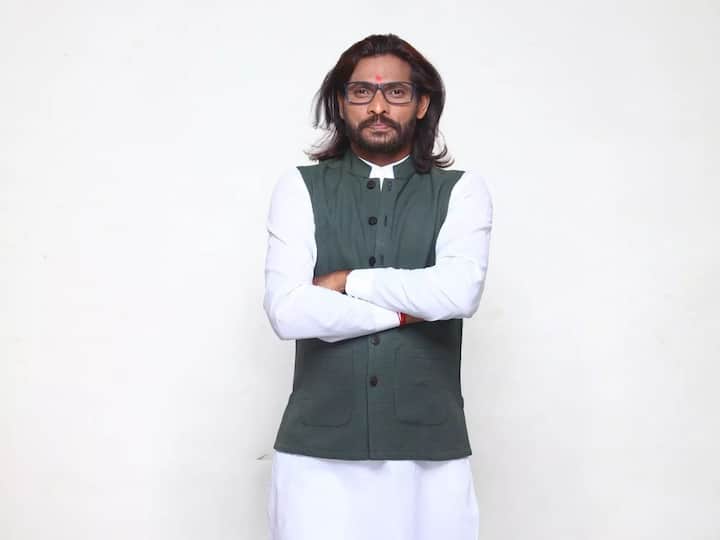 अभिजीत बिचुकलेने धमकीनंतर जीवाला धोका असल्याने त्याला आणि त्याच्या कुटुंबियांना तात्काळ संरक्षण देण्याची मागणी केली आहे.