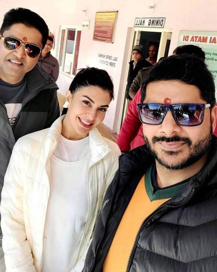 सोशल मीडिया पर जैकलीन फर्नांडिस की ये लेटेस्ट तस्वीरें काफी ज्यादा पसंद की जा रही हैं.