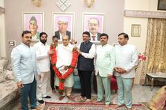 Maharashtra News: आप्पासाहेब धर्माधिकारींना 'महाराष्ट्र भूषण'; मुख्यमंत्री-उपमुख्यमंत्र्यांनी निवासस्थानी जाऊन घेतली भेट