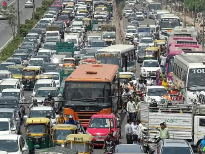 Transport department starts campaign to remove expired vehicles from Delhi roads Delhi News: दिल्ली की सड़कों से हटाए जाएंगे 54 लाख पुराने वाहन, कहीं आपकी भी गाड़ी तो लिस्ट में नहीं?