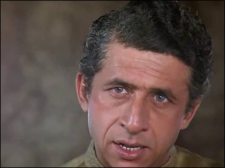 Akshay Kumar Rub Nose Infront of Naseeruddin Shah In Mohra Watch This Movie On OTT Platform Zee 5 जब नसीरुद्दीन शाह ने इस फिल्म में अक्षय कुमार से रगड़वा ली थी नाक, देखें इस प्लेटफॉर्म पर