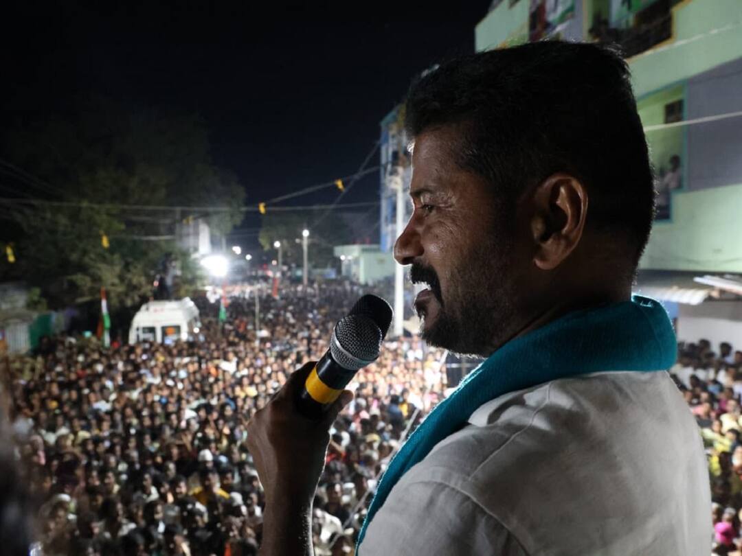 Revanth Reddy: ప్రగతి భవన్ను పేల్చేసినా ఏం కాదు, దుమారం రేపుతున్న రేవంత్ వ్యాఖ్యలు - BRS ఆందోళన Revanth Reddy makes sensational comments on Pragathi Bhavan, BRS leaders complaints Revanth Reddy: ప్రగతి భవన్ను పేల్చేసినా ఏం కాదు, దుమారం రేపుతున్న రేవంత్ వ్యాఖ్యలు - BRS ఆందోళన