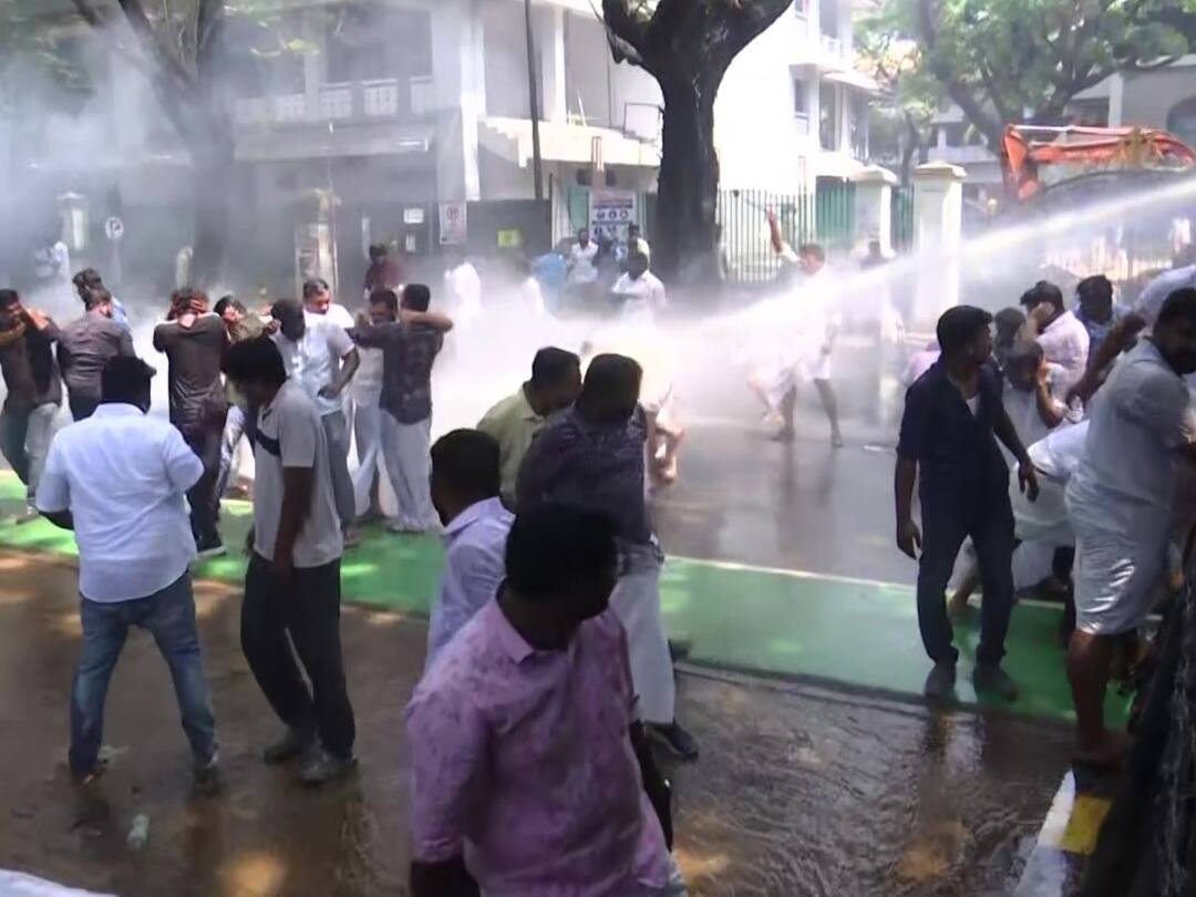 Kerala Congress Workers Clash With Police During Protest Against State Budget In Kochi Kerala Congress Workers Clash With Police During Protest Against State Budget In Kochi Kerala Congress Workers Clash With Police During Protest Against State Budget In Kochi