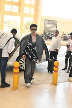 Karan Johar At Jaisalmer Airport: कियारा-सिद्धार्थ की शादी के बाद मुंबई के लिए निकले करण जौहर, गले पर बैंडेज लगा देख फैंस हुए हैरान