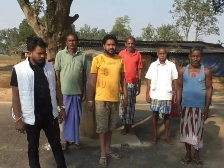 Roads in Jashpur bad villagers accused contractor  Roads condition in Chhattisgarh ANN Jashpur News: 'ठेकेदार की मनमानी और अधिकारियों की लापरवाही,' जशपुर में सड़कों की बदहाली पर जमकर भड़के ग्रामीण