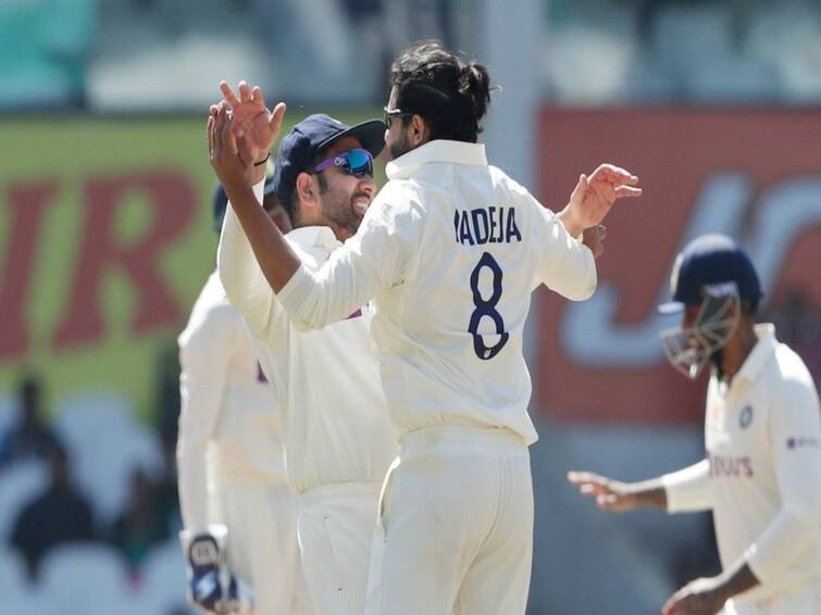 IND vs AUS:  Ravindra Jadeja picks two wickets in two balls on Test comeback - Watch Video Watch Video: அடுத்தடுத்த விக்கெட்களை அலேக்காக தூக்கிய ஜடேஜா.. இந்திய அணிக்கு மீண்டு மீண்டும் வந்து அசத்தல்!