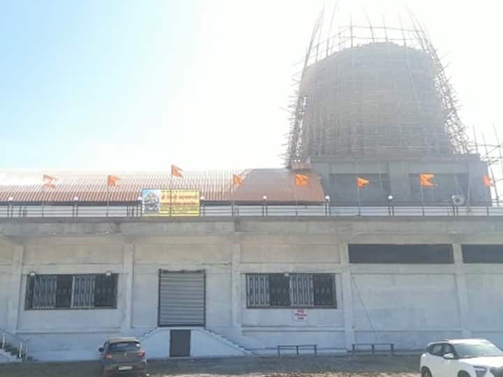 जळगाव जिल्ह्यातील पाळधी गावाबाहेर श्री सिद्धी वेंकटेश देवस्थानचे विश्वस्त श्रीकांत मणियार यांच्या वतीने श्री सिद्धी महागणपतीचं भव्य देवस्थान उभारण्यात येत आहे.