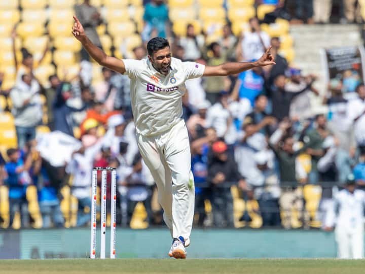 भारतीय गोलंदाजांनी उत्कृष्ट गोलंदाजी केली यावेळी जाडेजानं 5 तर अश्विन 3 विकेट्स घेतल्या.