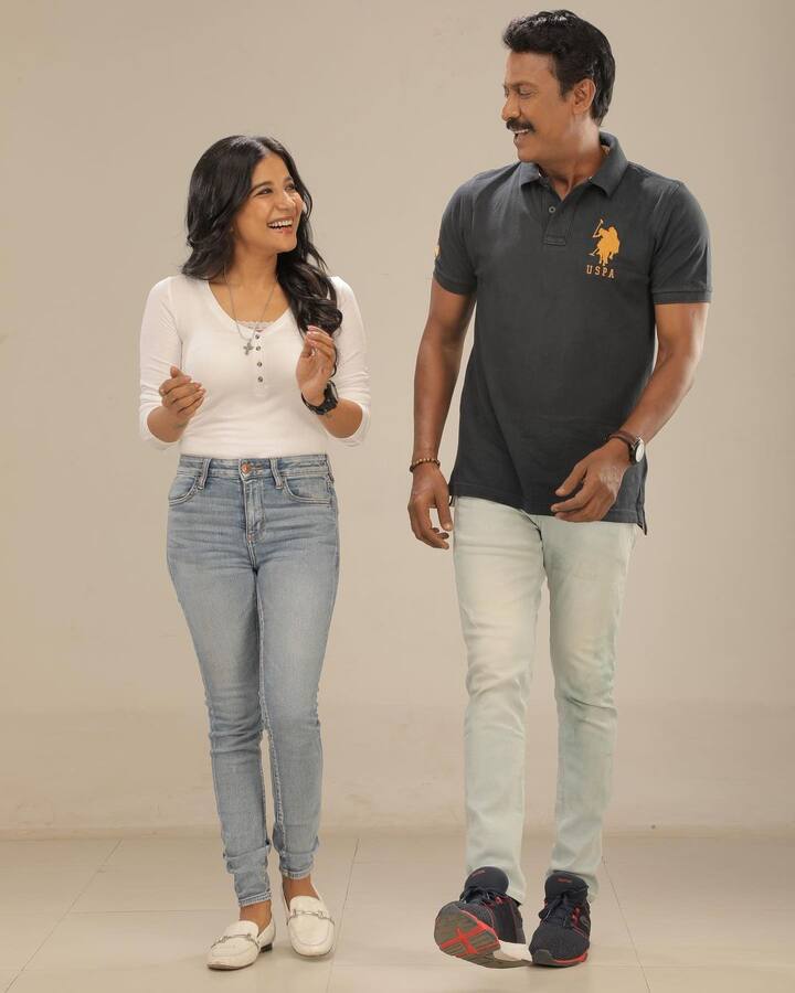 பிக்பாஸ் நிகழ்ச்சியின் மூன்றாவது சீசனில் போட்டியாளராக களமிறங்கி பிரபலமானார்