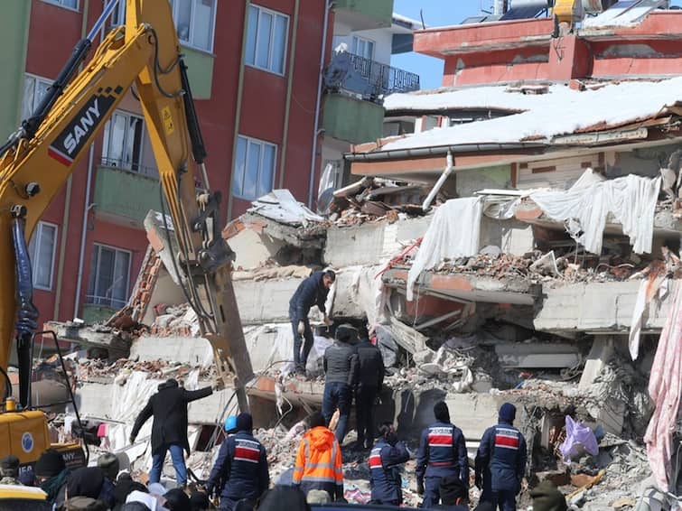 Türkiye Earthquake: Death Toll Rises To 12,391, Rescue Teams Race Against Time To Save Lives Türkiye Earthquake: Death Toll Rises To 12,391, Rescue Teams Race Against Time To Save Lives
