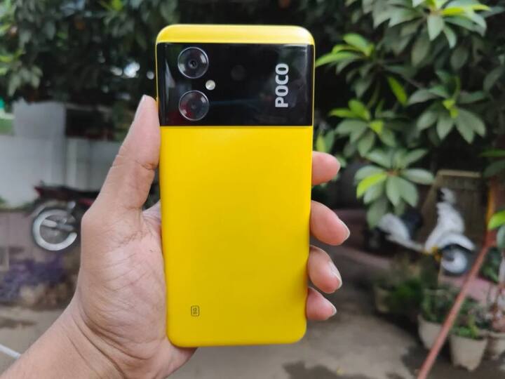 Poco M4 5G: अगला स्मार्टफोन पोको M4 5जी है. इस स्मार्टफोन की कीमत ई-कॉमर्स वेबसाइट पर 14,490 रुपये है. स्मार्टफोन में आपको 4GB रैम और 64GB इंटरनल स्टोरेज मिलती है. मोबाइल फोन ड्यूल कैमरा सेटअप के साथ आता है जिसमें 50 मेगापिक्सल का मेन कैमरा मिलता है. स्मार्टफोन में 6.6 इंच की एचडी प्लस डिस्प्ले मिलती है जो 90 hz के रिफ्रेश रेट को सपोर्ट करती है.