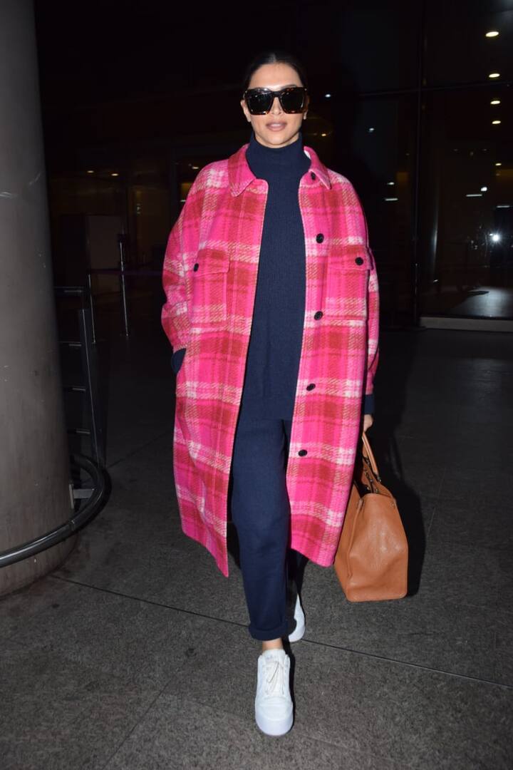 फैंस दीपिका पादुकोण के इन लेटेस्ट फोटो पर जमकर लाइक और कमेंट कर रहे हैं.