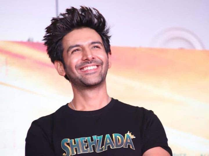 Kartik Aaryan Video: फैन ने बाइक से किया कार्तिक आर्यन का पीछा और दिया ऐसा किस, एक्टर की छूट गई हंसी