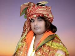 अखिलेश यादव के साथ नजर आया पिंटू बाबा कौन है? जानें यूपी पुलिस क्यों कर रही है तलाश