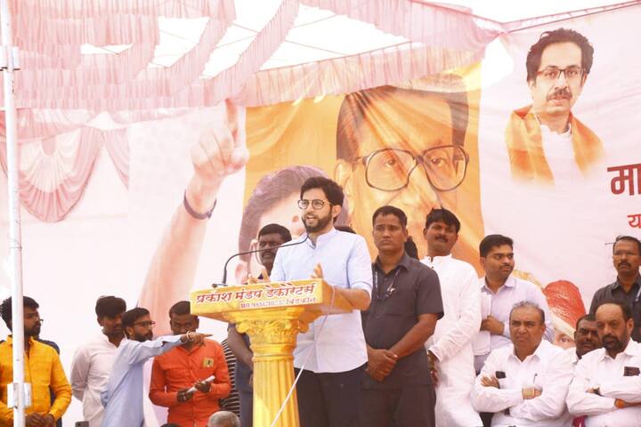 पुढे आदित्य ठाकरे यांनी पैठण तालुक्यातील बिडकीन येथे आज 'शिवसंवाद' दौऱ्यात शिवसैनिक आणि ग्रामस्थांशी संवाद साधला.