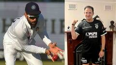 ''ওঁ খেলার মধ্যেই নেই'', স্লিপে বিরাটের ক্যাচ মিস নিয়ে খোঁচা মার্ক ওয়ার