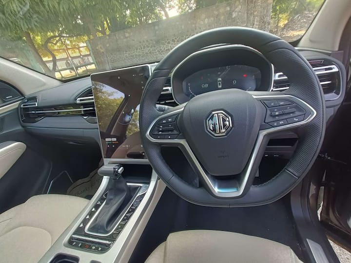 4. In terms of sheer tech, the Hector is back with a bang to fight out newer rivals. The massive touch screen has a crisp and much better 360-degree view camera plus a large panoramic sunroof that can be opened/closed via the voice assistant or even smartphone connectivity. There are a lot of connected car features and it also gets a digital key. Rather importantly there are level 2 ADAS features that work very well on our roads with extra features too, while we loved the auto turn indicators which means you do not need to engage the indicators yourself as it does on their own with the steering being turned. The voice assistant takes care of all the features and is intuitive too while a new digital instrument cluster is again much better than the last one. The Infinity audio system sounds nice while it gets front/rear parking sensors amongst other features like 6 airbags, TPMS, and more.