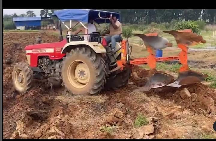 ட்ராக்டரில் தோனி