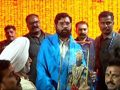 CM Eknath Shinde : मुख्यमंत्री एकनाथ शिंदेंचा आज वाढदिवस, ठाण्यातील निवासस्थानी कार्यकर्त्यांची गर्दी