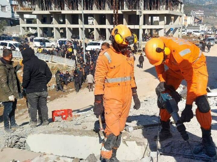 तुर्किए-सीरिया में भारत का ‘ऑपरेशन दोस्त’, रेस्क्यू में जुटी NDRF की टीमें, देखें Pics तुर्किए-सीरिया में भारत का ‘ऑपरेशन दोस्त’, रेस्क्यू में जुटी NDRF की टीमें, देखें Pics