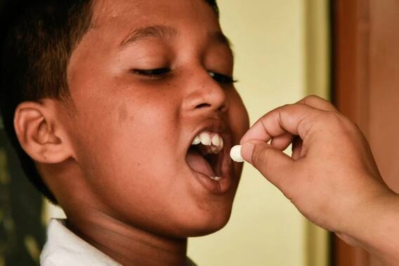 National deworming day: કૃમિની સમસ્યા બાળકોમાં ક્યાં કારણે થાય છે? જાણો લક્ષણ અને ઉપચાર National deworming day: કૃમિની સમસ્યા બાળકોમાં ક્યાં કારણે થાય છે? જાણો લક્ષણ અને ઉપચાર